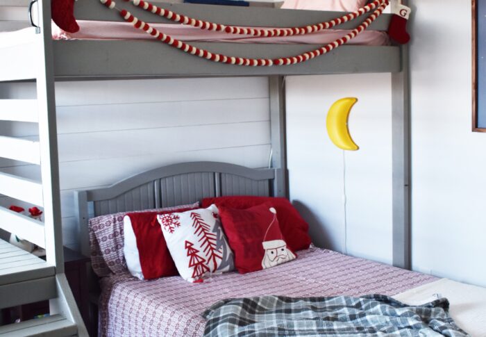 Quick and easy ideas to decorate a kid’s room for the Holidays