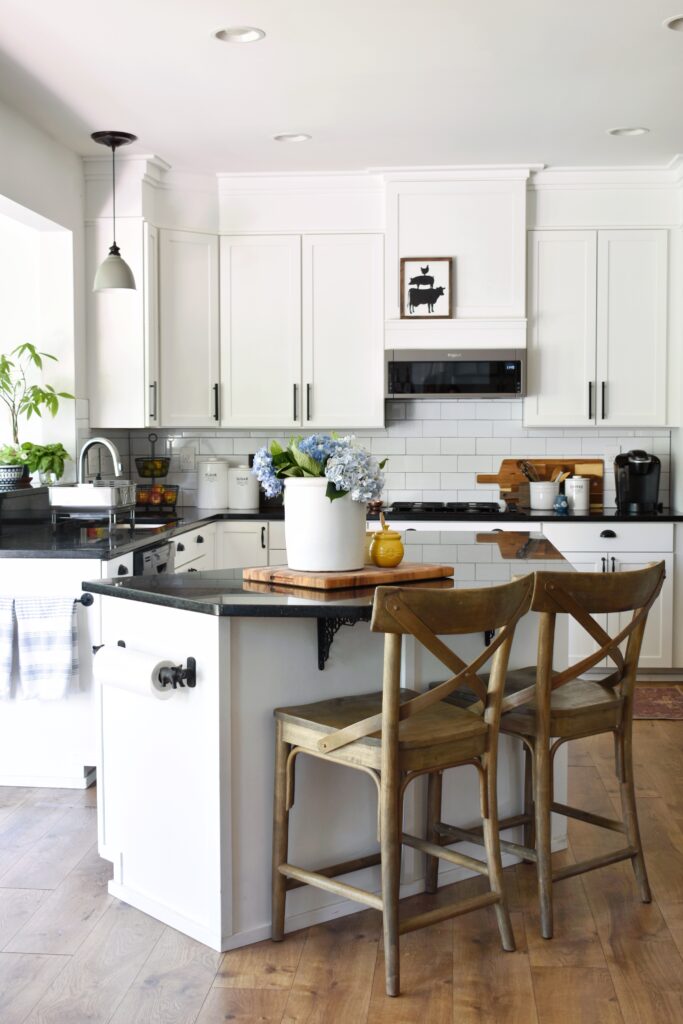 A Townhouse Kitchen with Builder-Grade Features Gets a Fresh Makeover